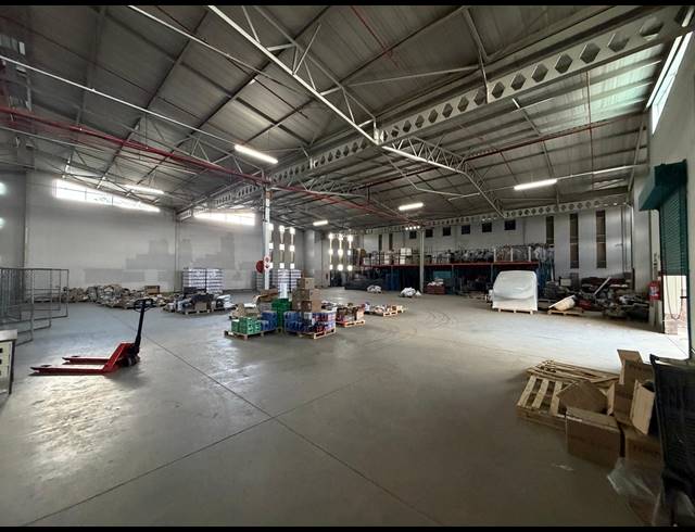 3,300M² WAREHOUSE TO LET IN HALFWAY HOUSE